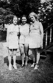 eda kanoff-zander smith-vera dagion parkston ny 1940.jpg